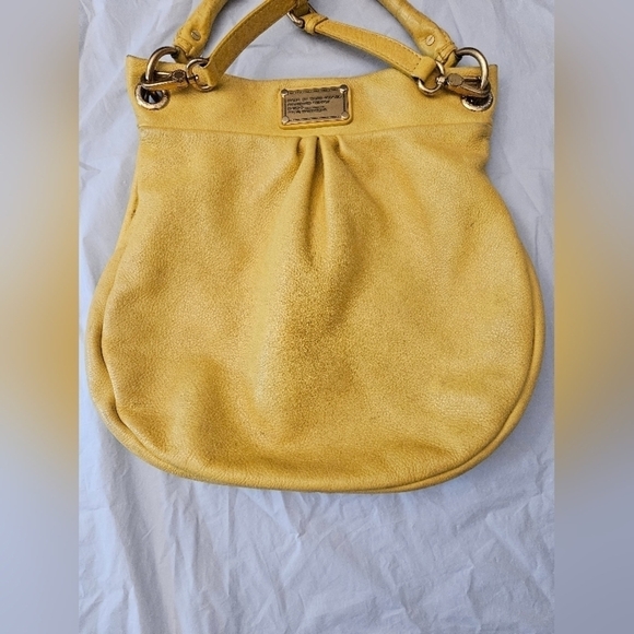 Marc by Marc Jacob Yellow Classic Hobo Leather Hand Bag. - Picture 8 of 17
